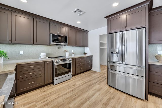 8111 N 18TH Way, Phoenix, AZ 85020