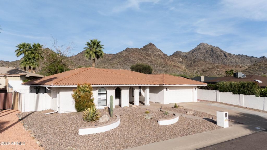 8111 N 18TH Way, Phoenix, AZ 85020