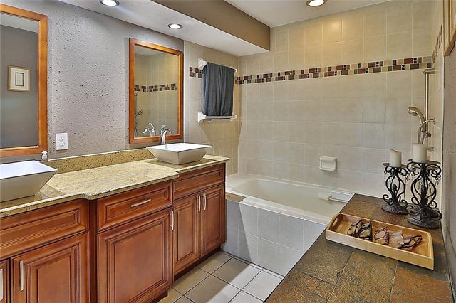 19814 DEER HOLLOW LANE, Lutz, FL 33548