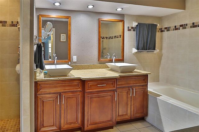 19814 DEER HOLLOW LANE, Lutz, FL 33548