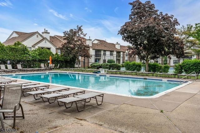 2706 Lighthouse Ln, Sayreville Boro, NJ 08859