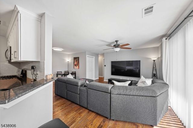 2706 Lighthouse Ln, Sayreville Boro, NJ 08859