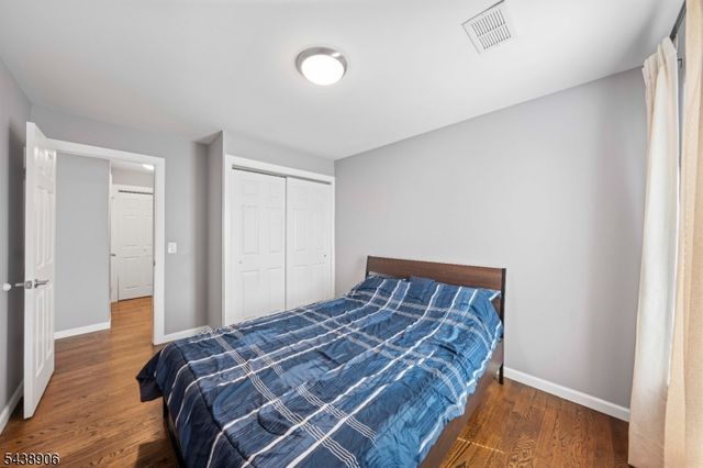 2706 Lighthouse Ln, Sayreville Boro, NJ 08859
