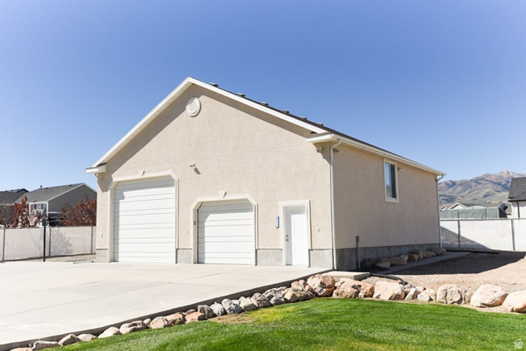 Image 67 of property listing at 69 N MEADOWLARK CIR, Grantsville, UT 84029
