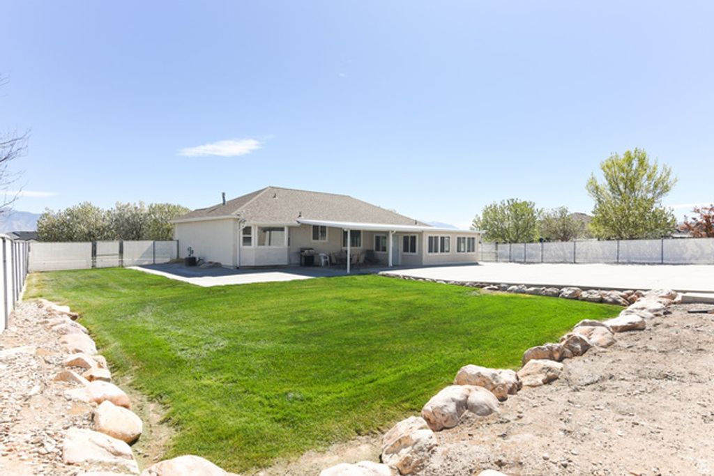 Image 70 of property listing at 69 N MEADOWLARK CIR, Grantsville, UT 84029
