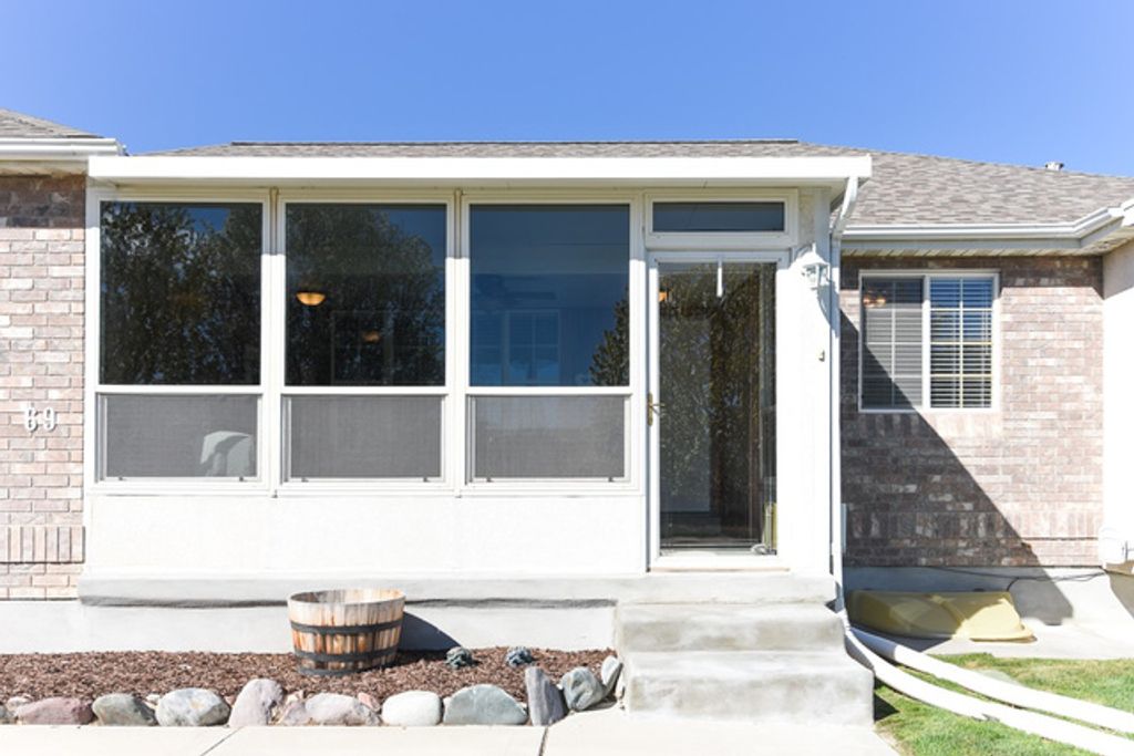 Image 8 of property listing at 69 N MEADOWLARK CIR, Grantsville, UT 84029