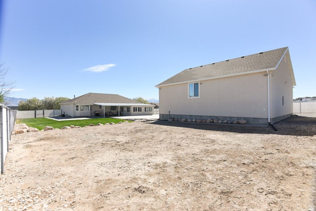 Image 71 of property listing at 69 N MEADOWLARK CIR, Grantsville, UT 84029
