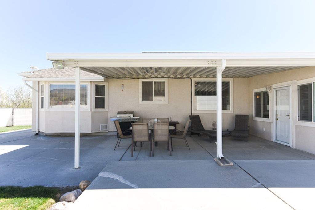 Image 76 of property listing at 69 N MEADOWLARK CIR, Grantsville, UT 84029