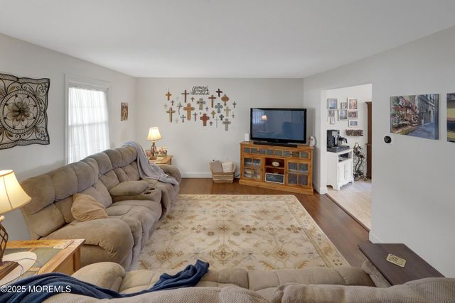 534 Holmes Avenue N, Forked River, NJ 08731