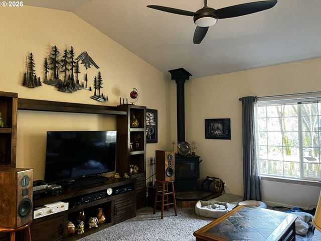 3330 31ST St, Florence, OR 97439