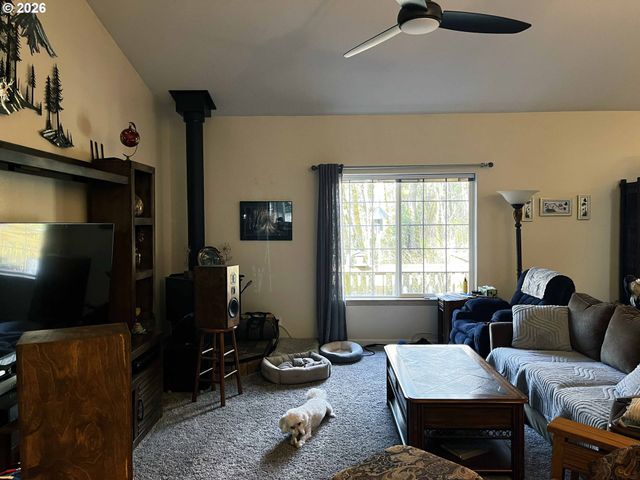 3330 31ST St, Florence, OR 97439