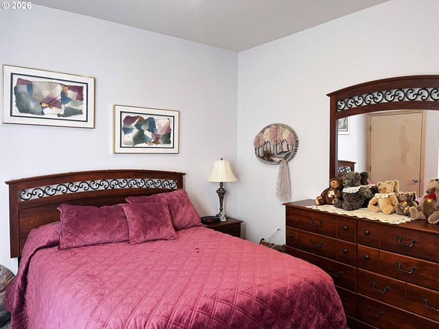 3330 31ST St, Florence, OR 97439