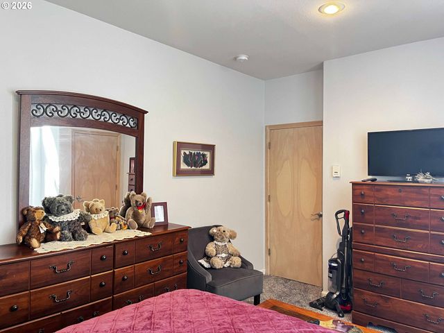 3330 31ST St, Florence, OR 97439