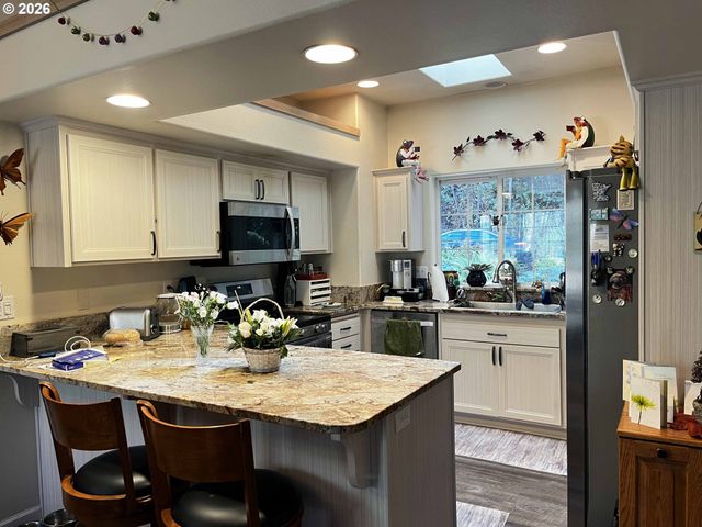 3330 31ST St, Florence, OR 97439