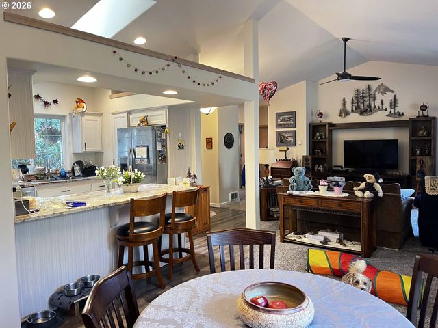 3330 31ST St, Florence, OR 97439