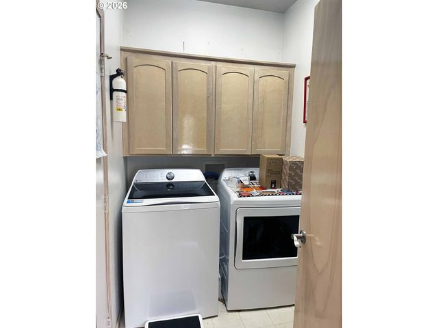 3330 31ST St, Florence, OR 97439