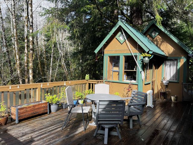 3330 31ST St, Florence, OR 97439