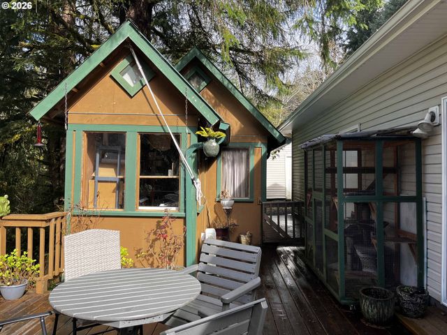 3330 31ST St, Florence, OR 97439