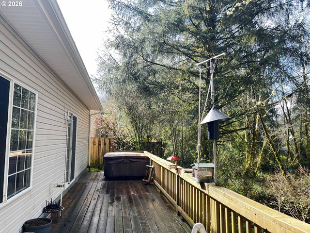 3330 31ST St, Florence, OR 97439