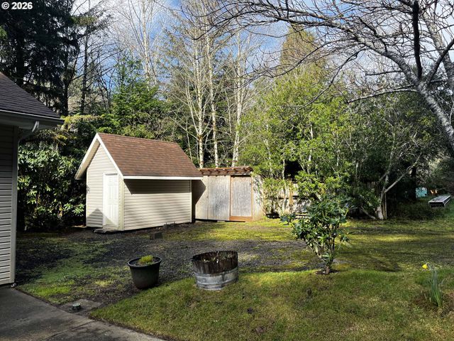 3330 31ST St, Florence, OR 97439