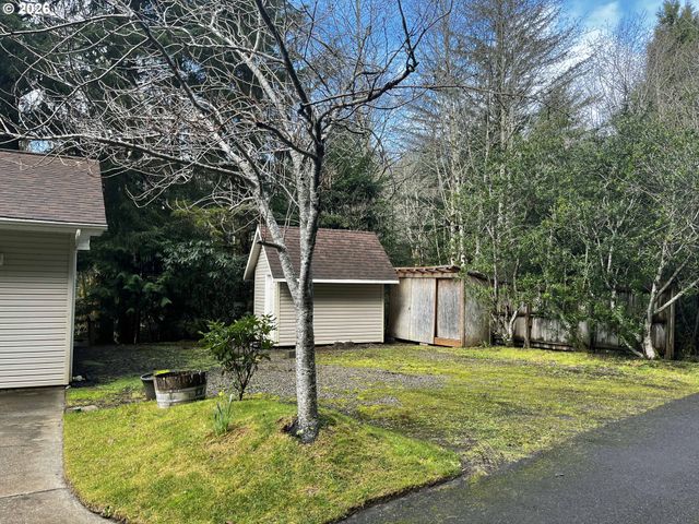 3330 31ST St, Florence, OR 97439