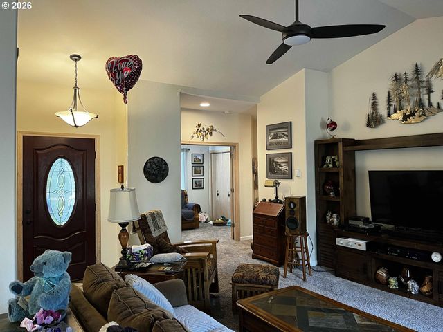 3330 31ST St, Florence, OR 97439