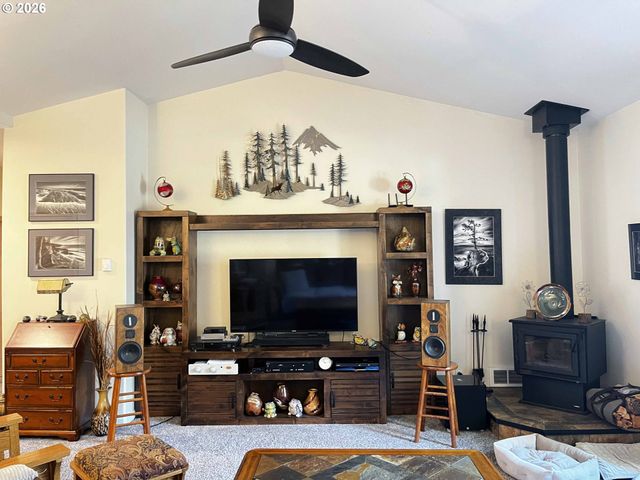 3330 31ST St, Florence, OR 97439