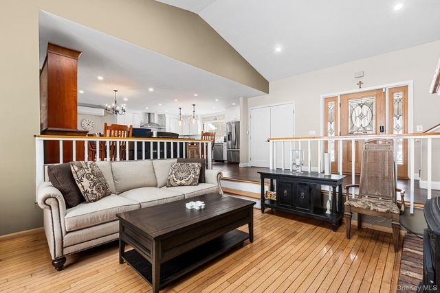 21 Straub Drive, Pleasant Valley, NY 12569