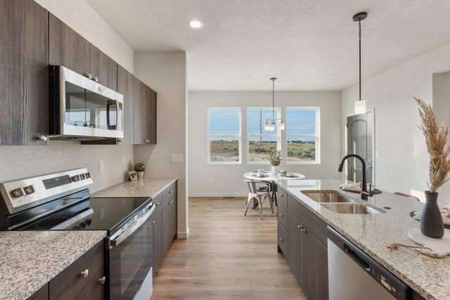 943 E Moonbeam Dr, Pueblo West, CO 81007