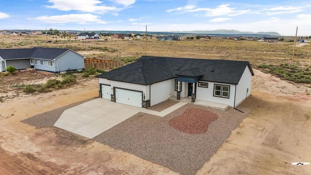 943 E Moonbeam Dr, Pueblo West, CO 81007