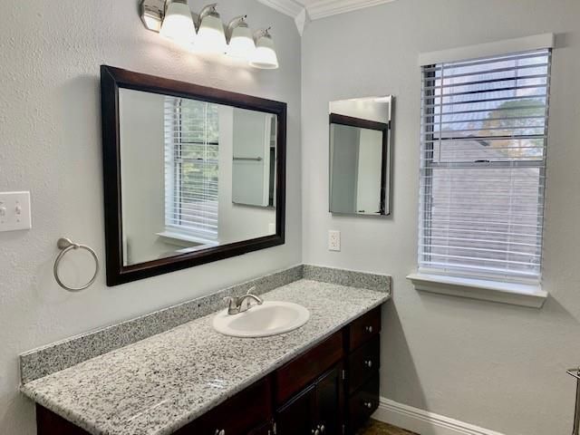 2505 Overland Trail, Dickinson, TX 77539