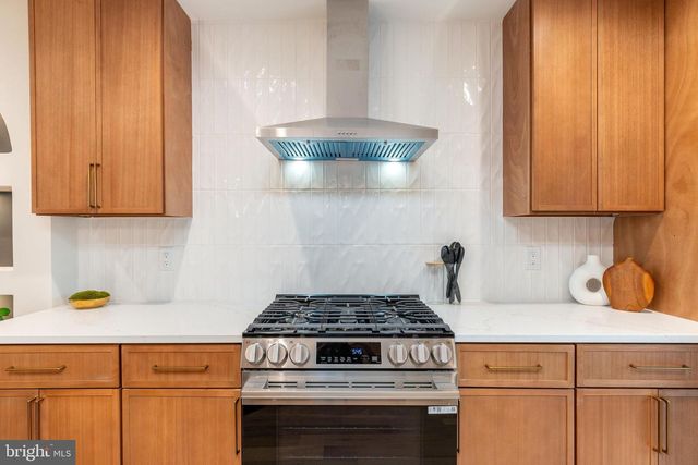 2033 DICKINSON ST, Philadelphia, PA 19146