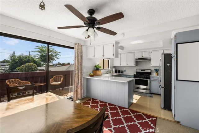 320 W 220th Unit 4, Carson, CA 90745