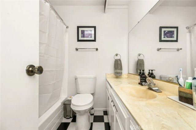 320 W 220th Unit 4, Carson, CA 90745