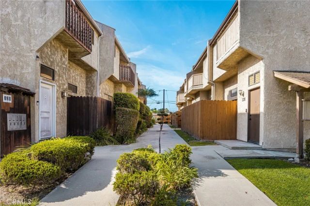 320 W 220th Unit 4, Carson, CA 90745