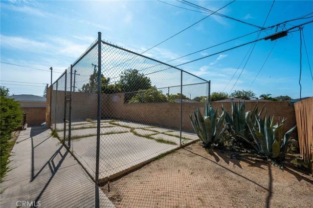 320 W 220th Unit 4, Carson, CA 90745
