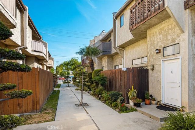 320 W 220th Unit 4, Carson, CA 90745