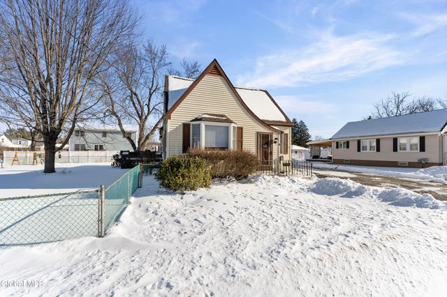 4 Muriel Avenue, East Greenbush, NY 12144