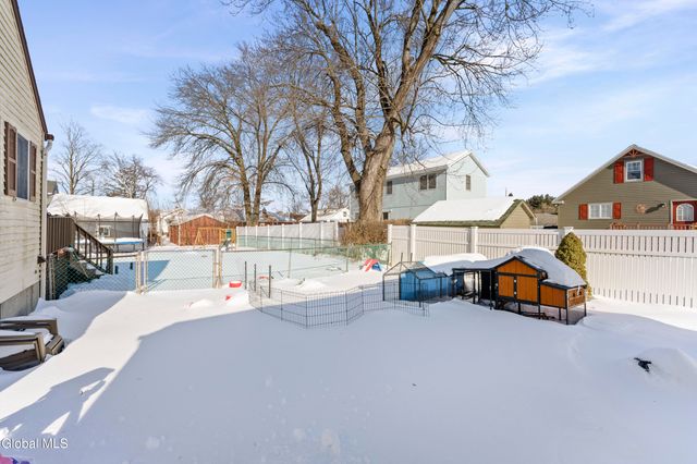 4 Muriel Avenue, East Greenbush, NY 12144