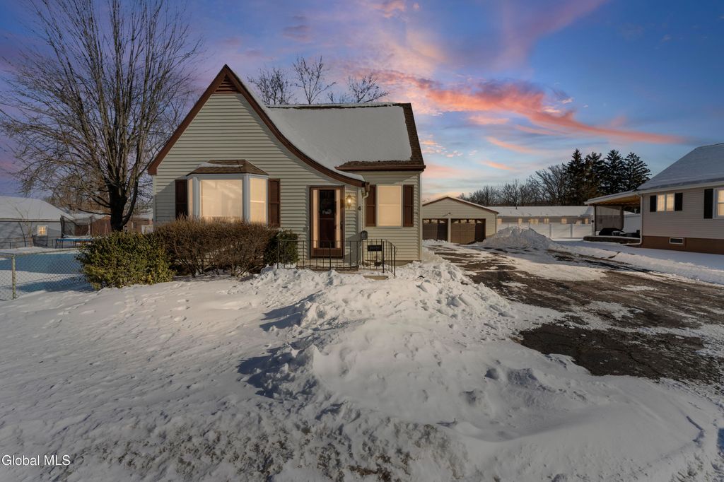 4 Muriel Avenue, East Greenbush, NY 12144