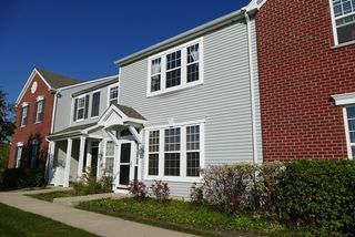 205 Springbrook Trail S, Oswego, IL 60543