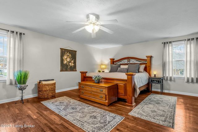 3202 Dunlova Ct, Louisville, KY 40241