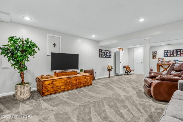 3202 Dunlova Ct, Louisville, KY 40241