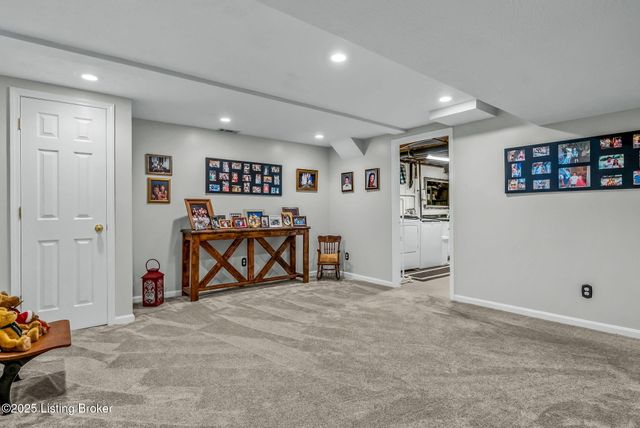 3202 Dunlova Ct, Louisville, KY 40241