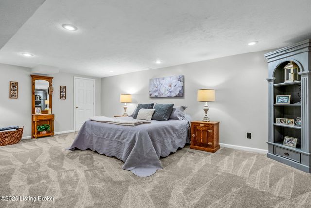 3202 Dunlova Ct, Louisville, KY 40241