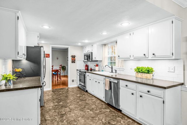 3202 Dunlova Ct, Louisville, KY 40241