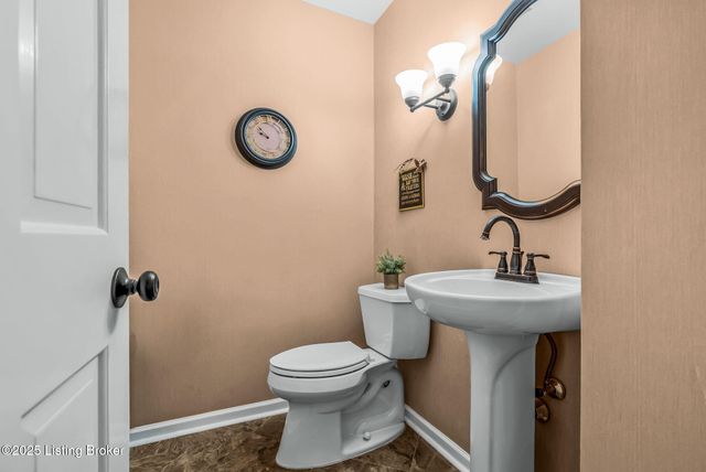 3202 Dunlova Ct, Louisville, KY 40241