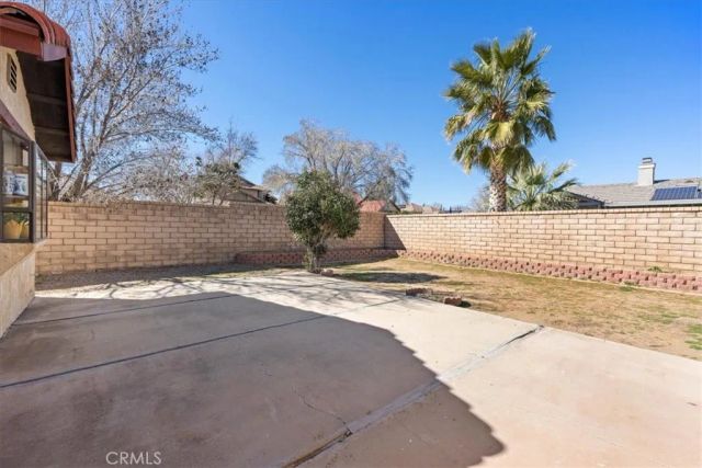 2037 W Avenue P8, Palmdale, CA 93551