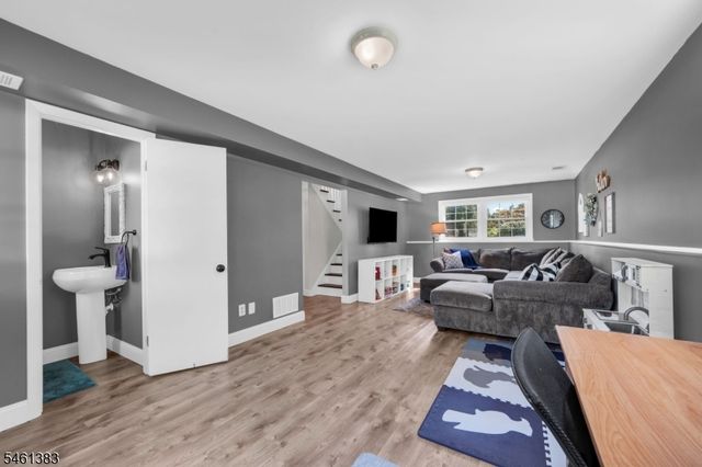 137 Hollywood Ave, Fairfield Twp., NJ 07004
