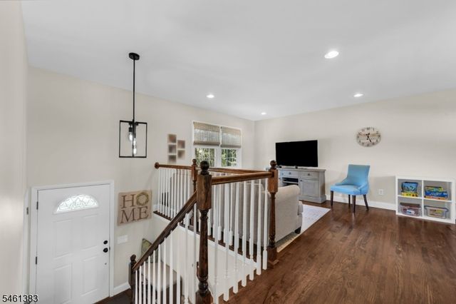 137 Hollywood Ave, Fairfield Twp., NJ 07004